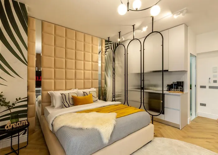 Yellow Jade Center - River View&balcony Apartment Bucharest