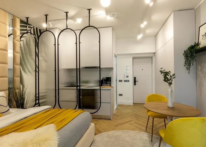 Yellow Jade Center - River View&balcony Апартаменти *