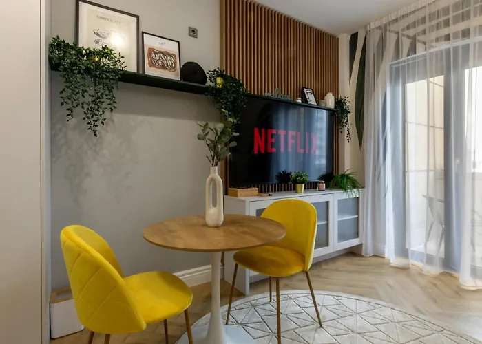 Апартаменти Yellow Jade Center - River View&balcony *