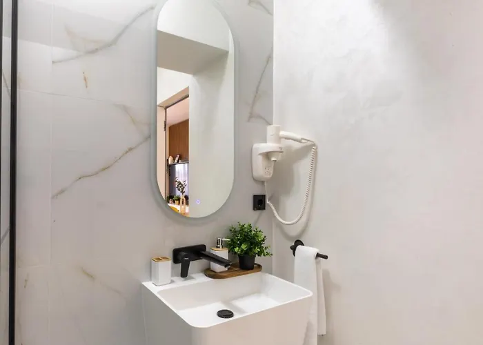 Yellow Jade Center - River View&balcony Апартаменти *