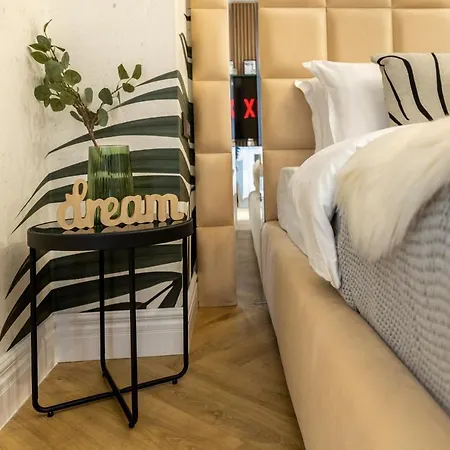 Yellow Jade Center - River View&balcony Apartament